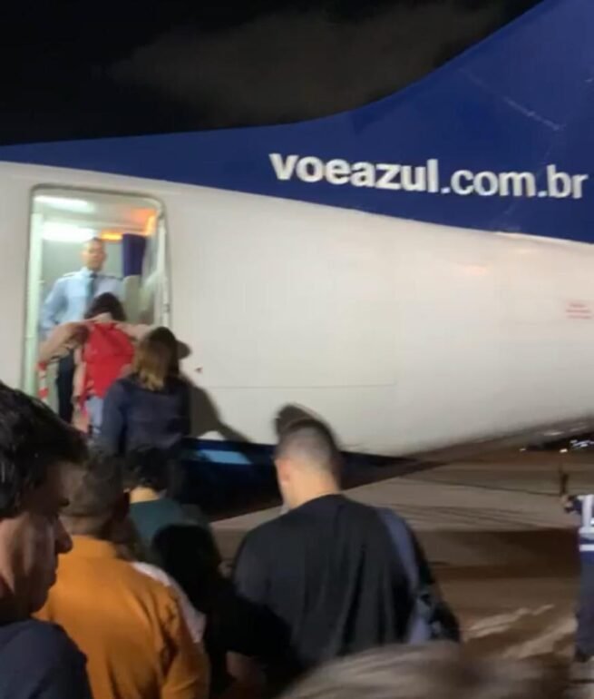 Avião que seguia de Recife para Campina Grande apresenta problema e retorna  para aeroporto