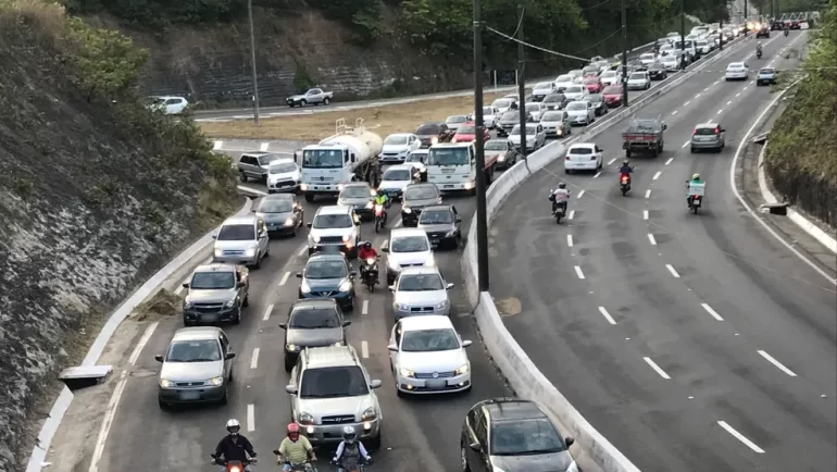 transito ficou intenso apos acidente na av. pedro ii em joao pessoa scaled