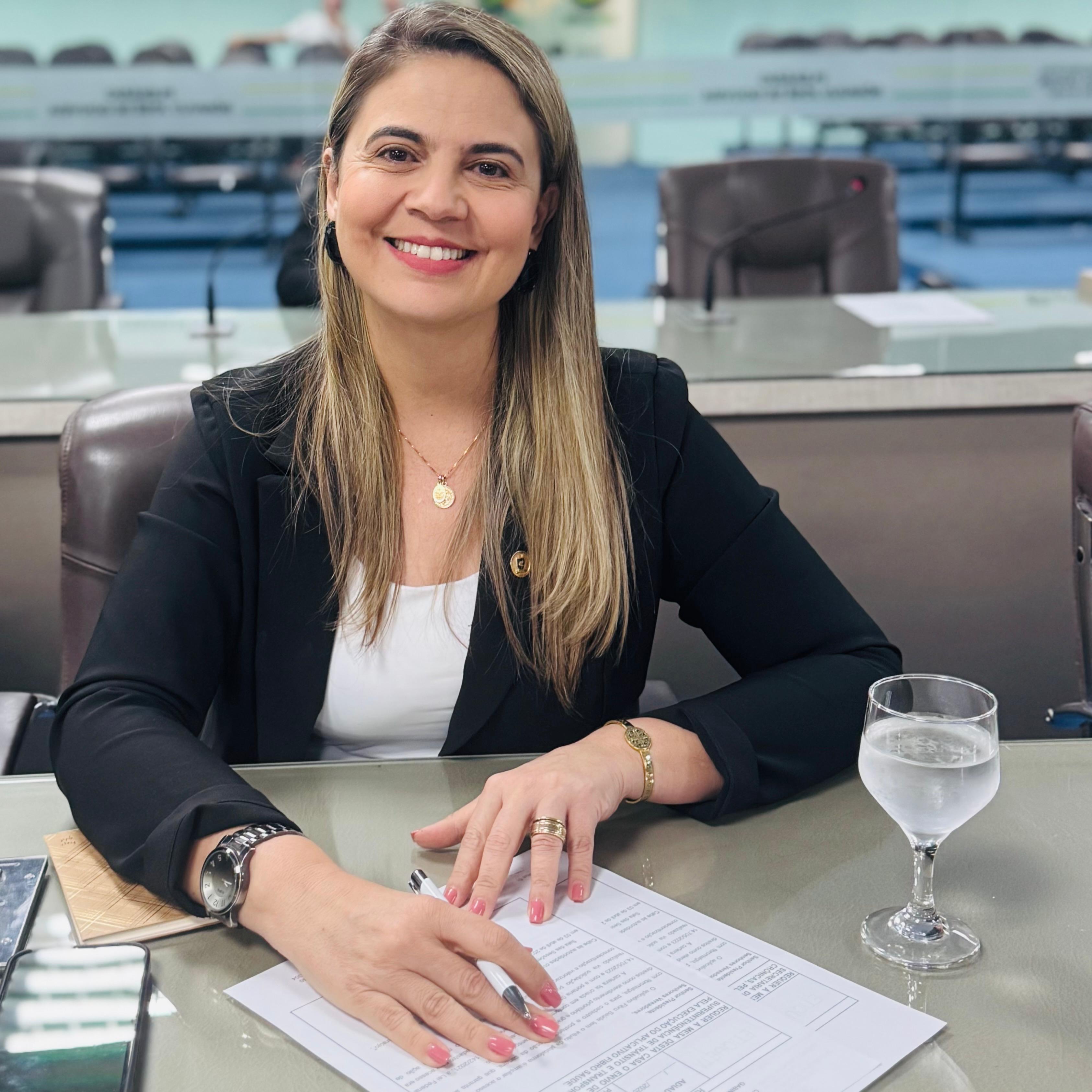 Vereadora Carol Gomes tem 10 projetos aprovados na Câmara Municipal de ...