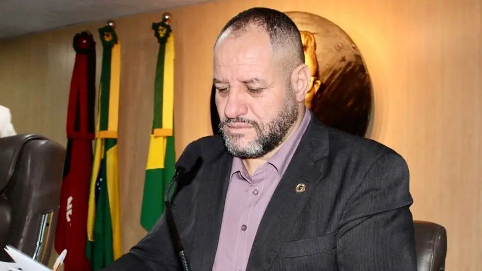 Vereador denuncia atraso de salários e trabalhadores terceirizados da saúde suspendem atividades