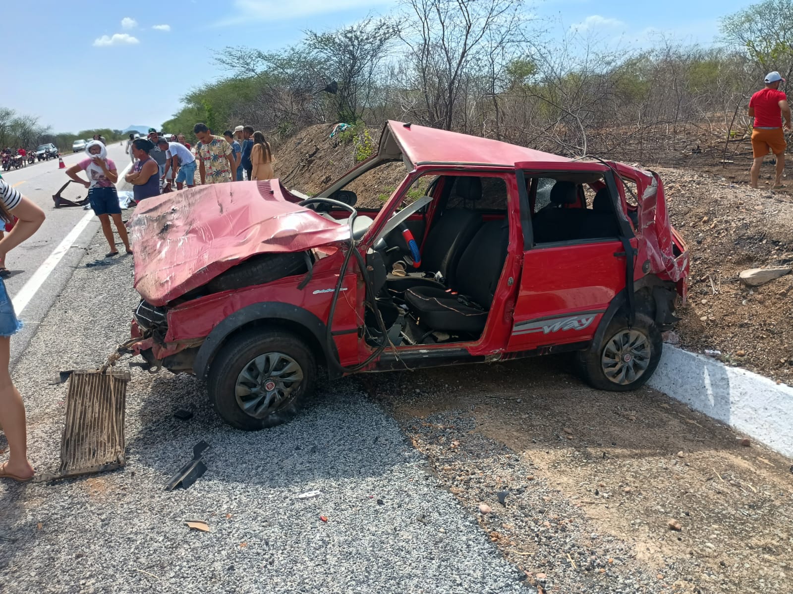 Capotamento de carro em Paulista/PB deixa duas vítimas feridas e uma pessoa morta