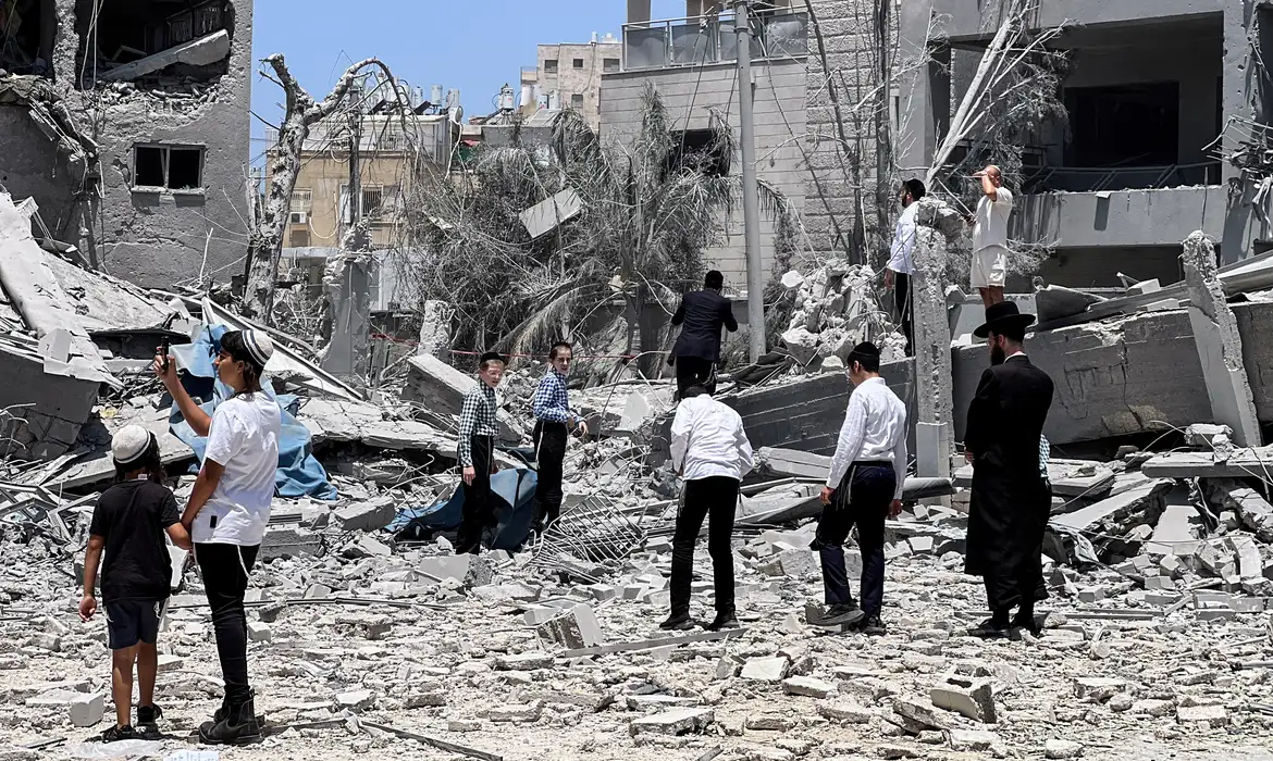 EUA x Irã: especialista alerta para risco de escalada global e colapso da diplomacia EUA x Irã: especialista alerta para risco de escalada global e colapso da diplomacia