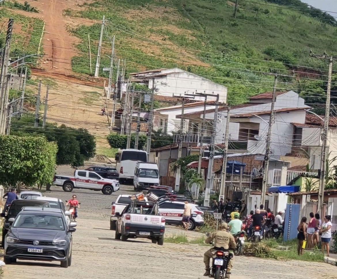 Em Alagoa Grande/PB: acusado usa faca para manter mulher e filho como reféns, diz polícia