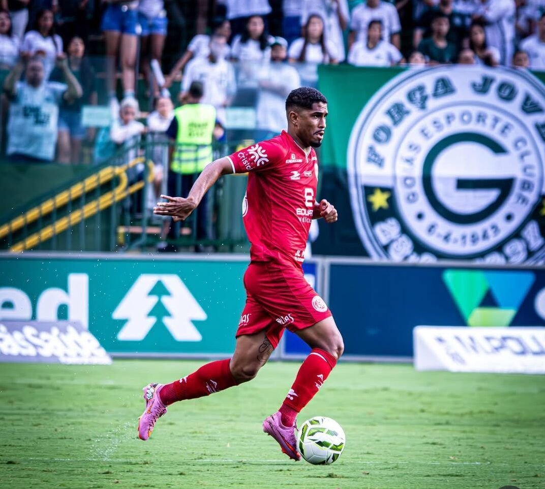 Treze anuncia contratação do meia Gregory; atleta já atuou no futebol europeu