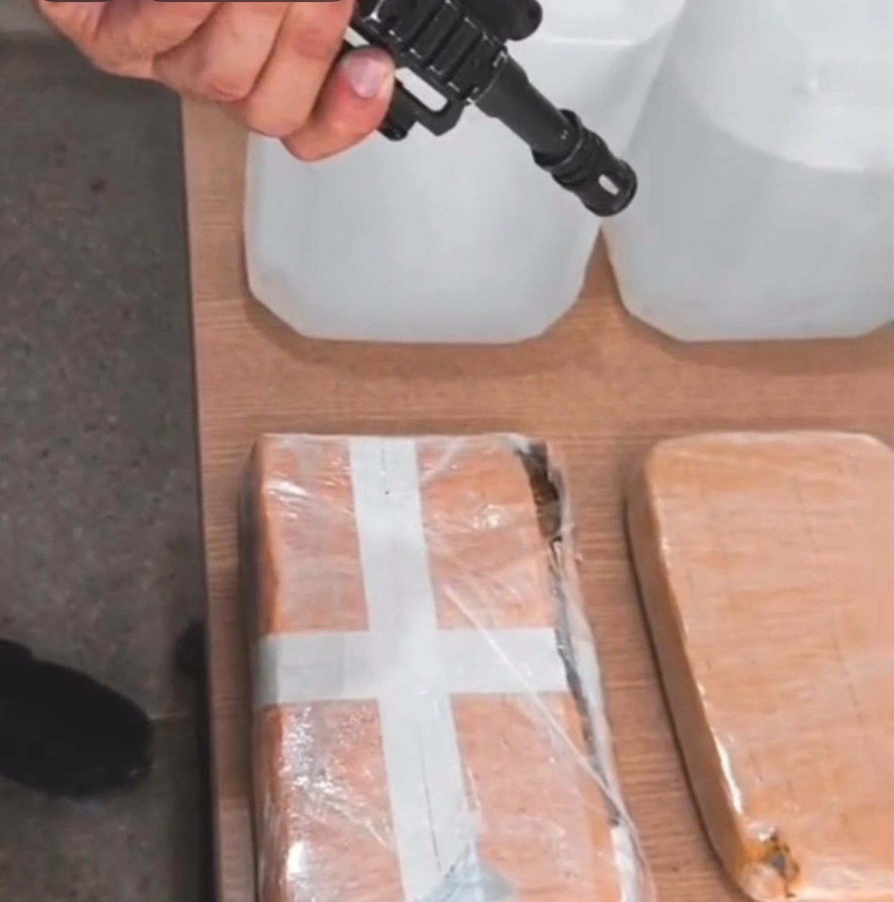 Polícia apreende maconha e loló no bairro Jardim Paulistano em CG Polícia apreende maconha e loló no bairro Jardim Paulistano em CG