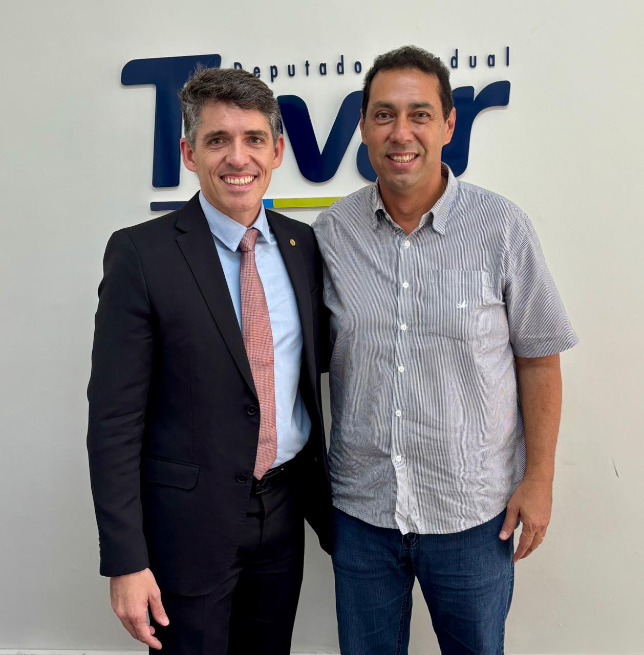 Prefeito de Lucena/PB, Léo Bandeira, e seu grupo político declaram apoio ao projeto de reeleição do deputado Tovar