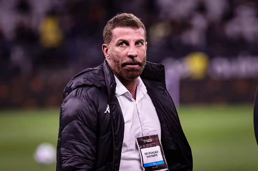 Após cobrar arbitragem, Pedrinho é atingido por spray de pimenta