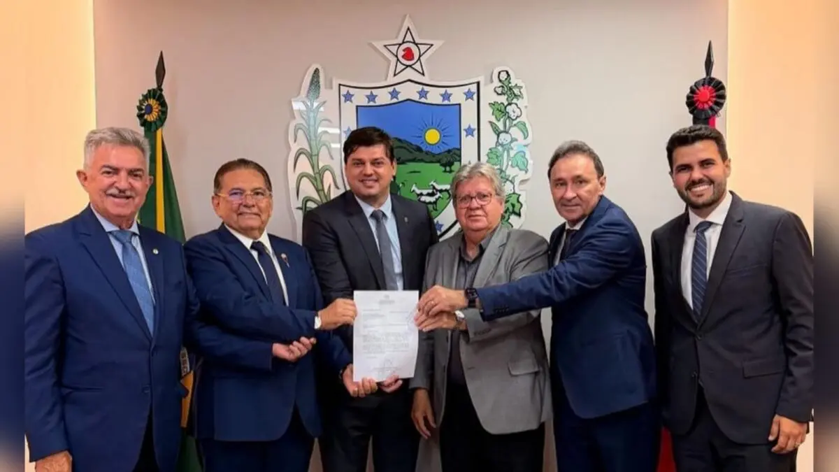 João oficializa indicações de Deusdete e Taciano para o TCE-PB
