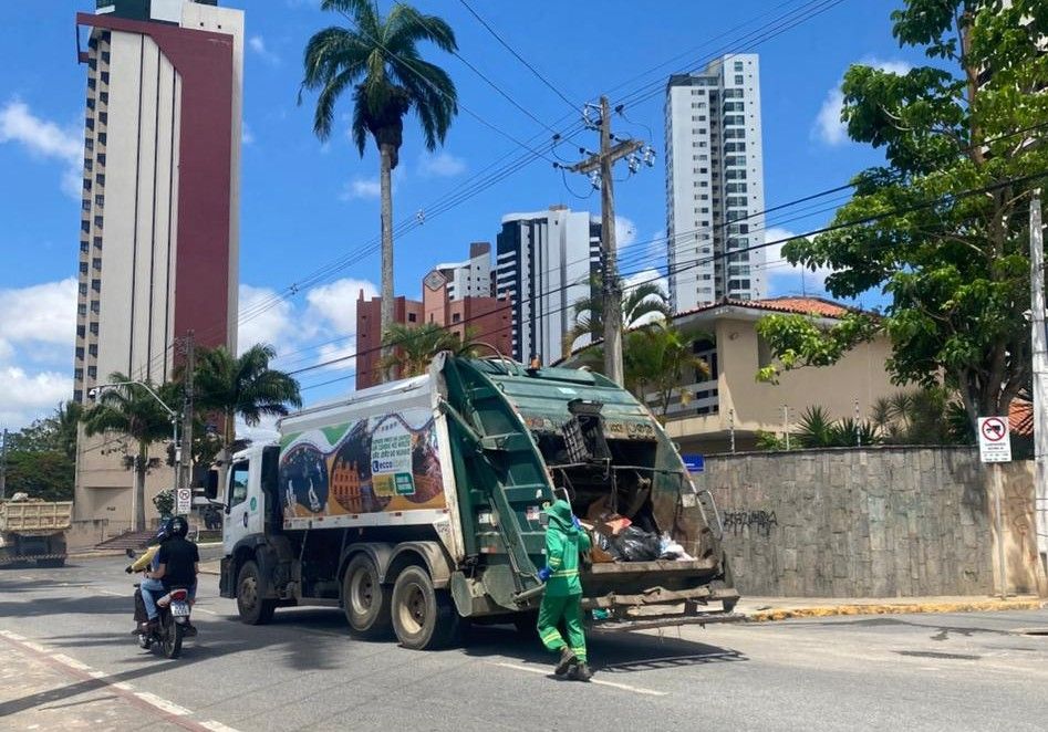 Prefeitura de Campina Grande mantém coleta de lixo e funcionamento das feiras durante feriado do Dia do Trabalhador Prefeitura de Campina Grande mantém coleta de lixo e funcionamento das feiras durante feriado do Dia do Trabalhador