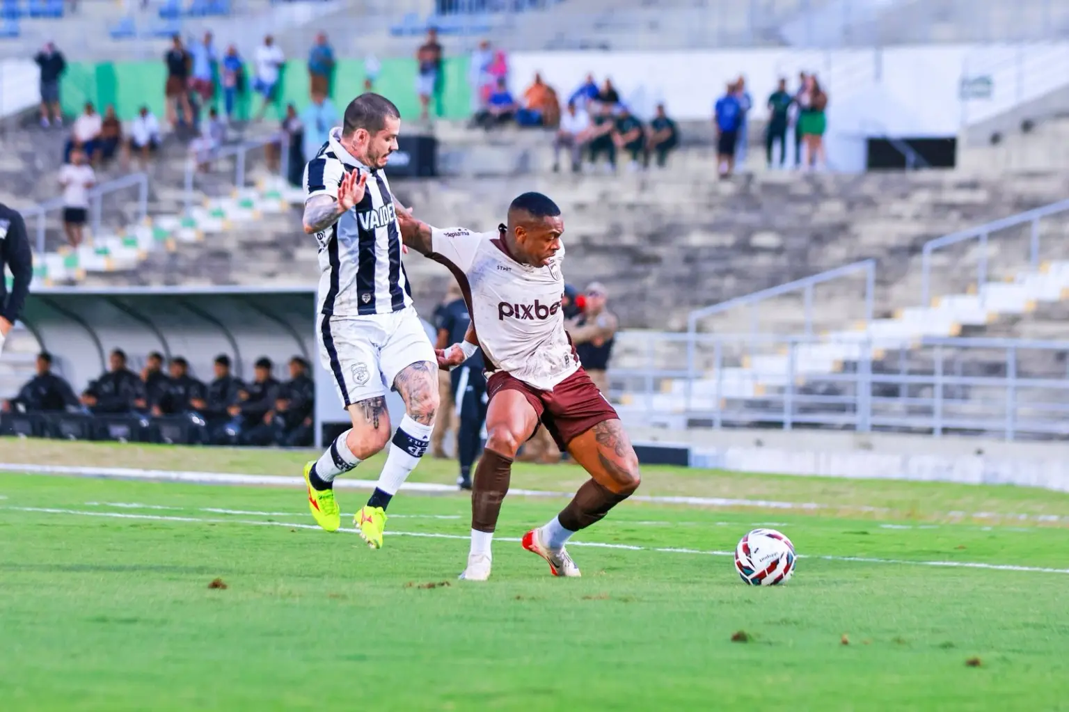 Treze vence o Serra Branca por 2 a 1 no Amigão com dois gols de Pedro Maycon