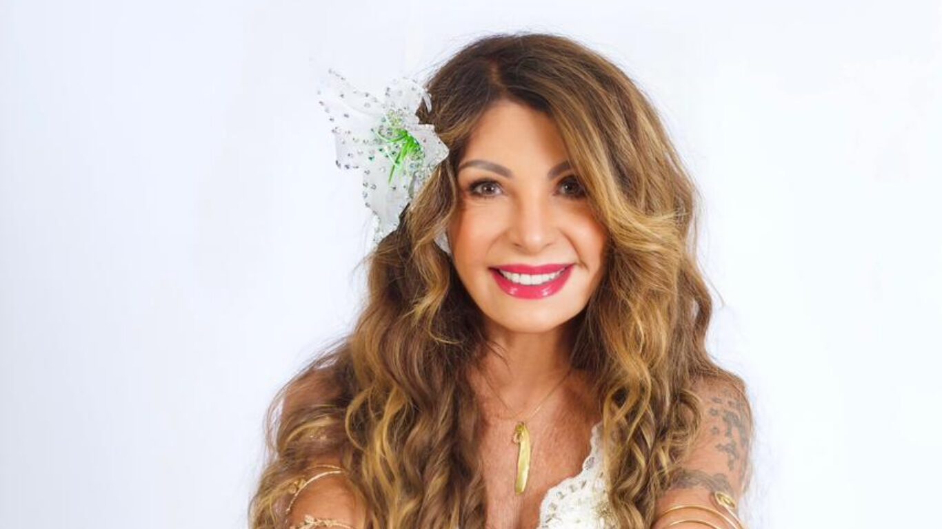 Elba Ramalho mantém tradição em Campina Grande e embala a véspera de São João no Parque do Povo