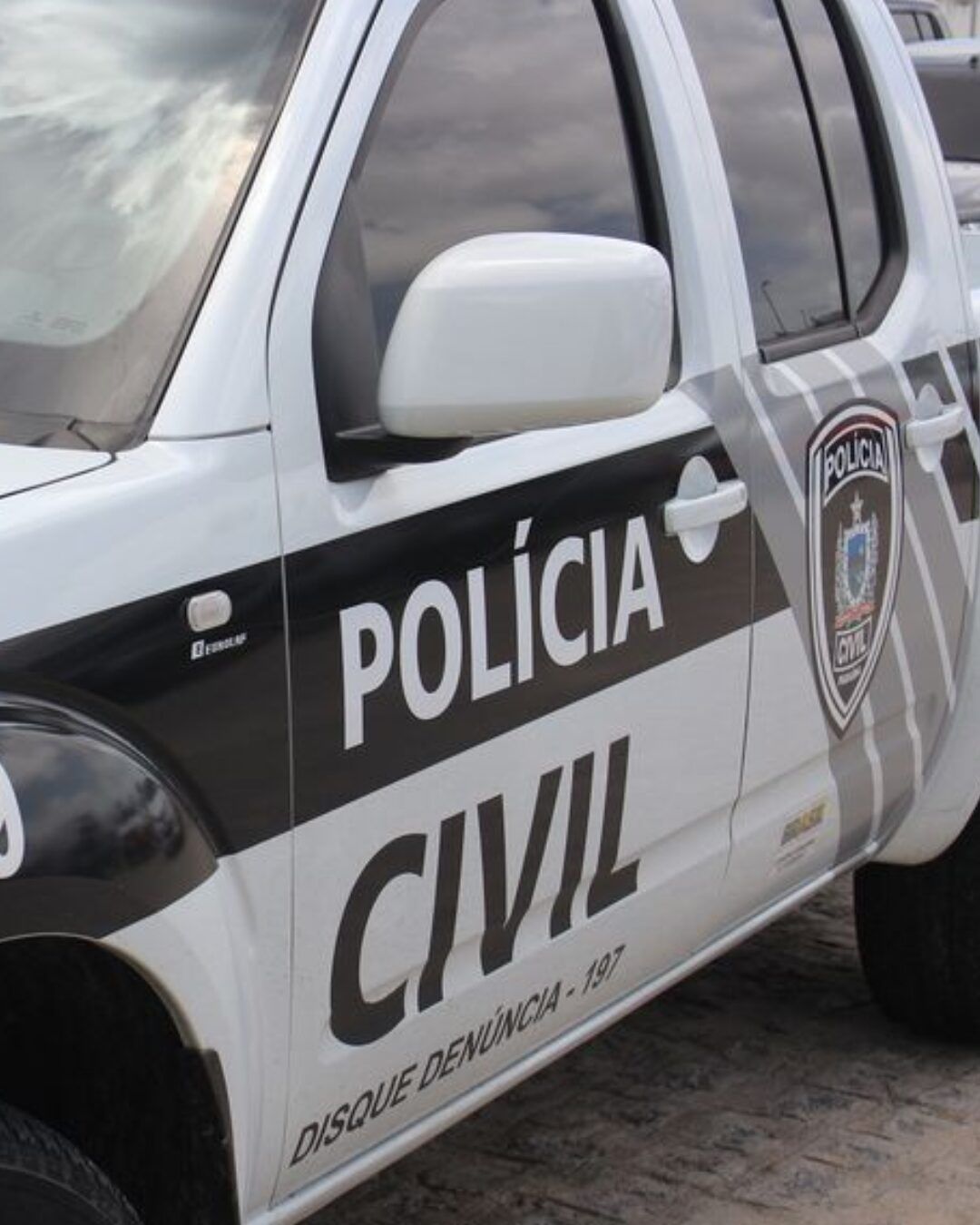 Polícia Civil prende mãe e padrasto investigados por maus-tratos contra três crianças em Esperança