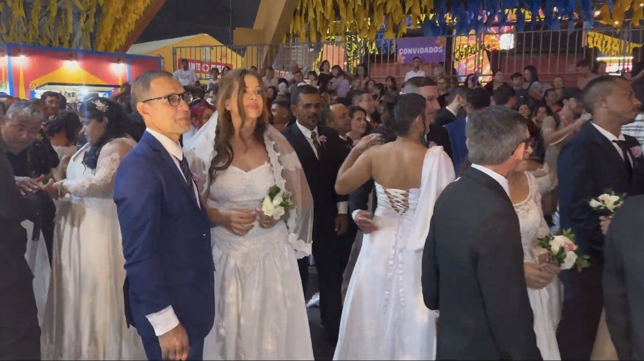 Casamento Coletivo emociona público e celebra a união de dezenas de casais no coração d’O Maior São João do Mundo