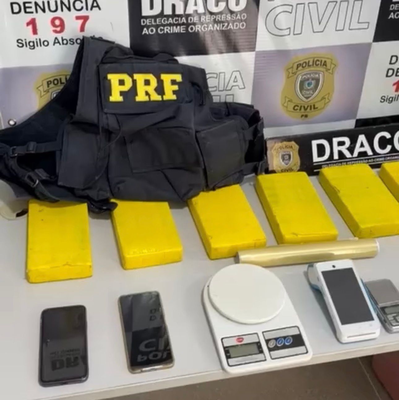 Casal é preso com grande quantidade de drogas em Campina Grande Casal é preso com grande quantidade de drogas em Campina Grande