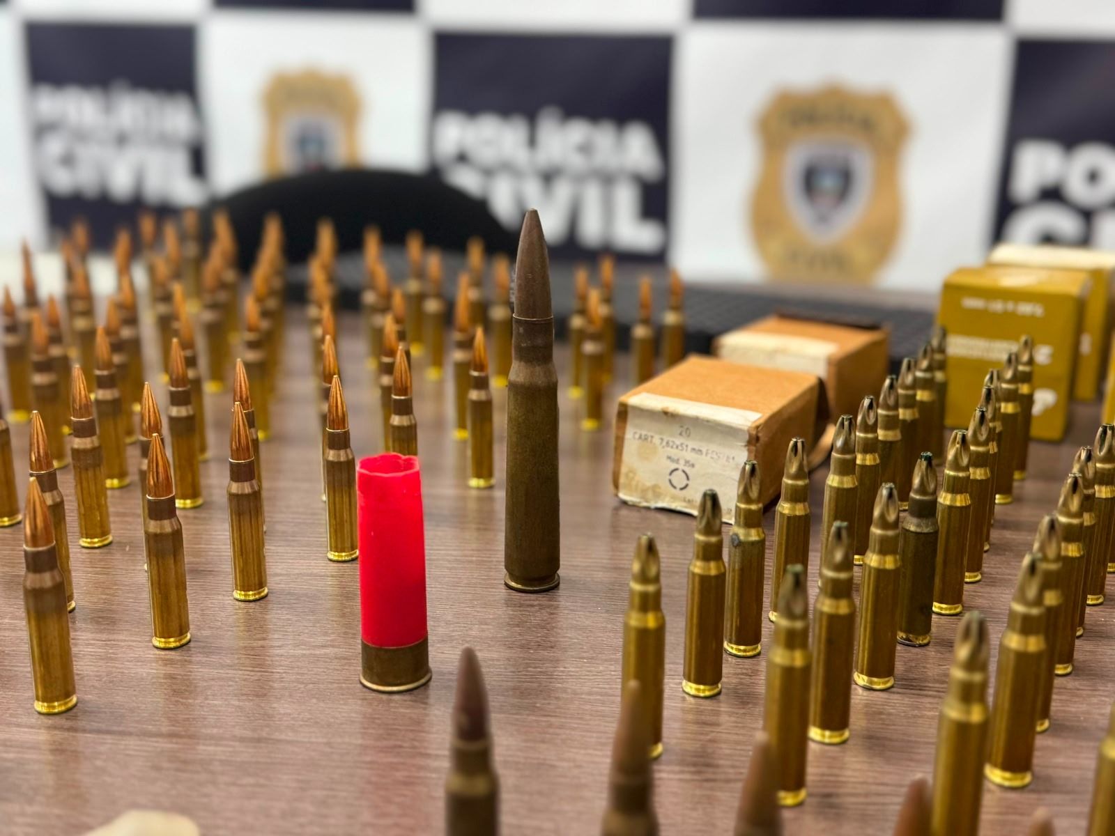 Polícia apreende munições de guerra dentro de depósito em JP Polícia apreende munições de guerra dentro de depósito em JP