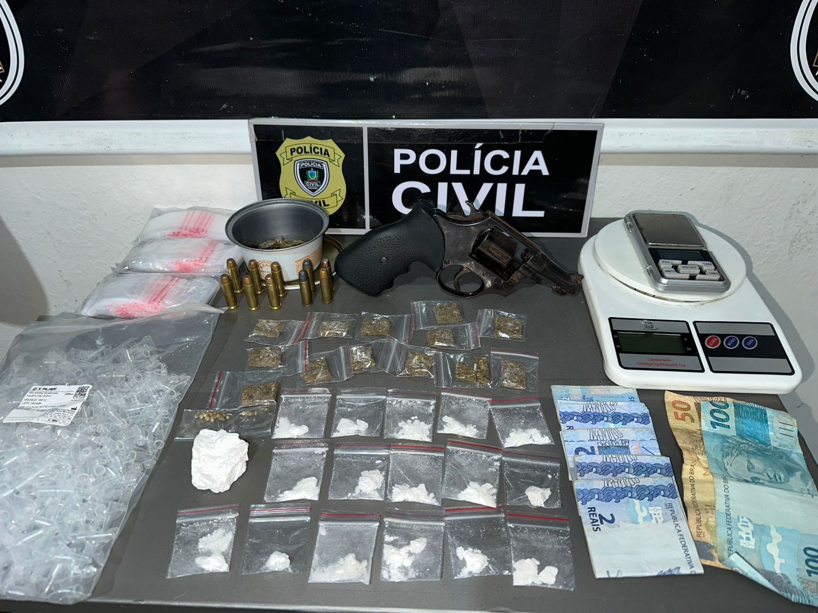 Acusado de tráfico é preso com drogas e arma em Pocinhos/PB