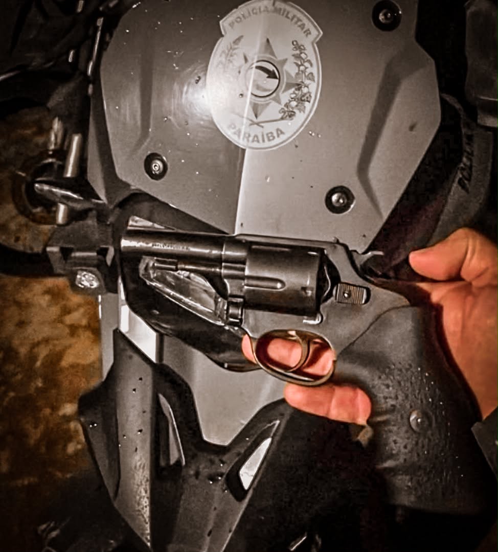 Polícia Militar prende trio e apreende arma e drogas em Pirpirituba