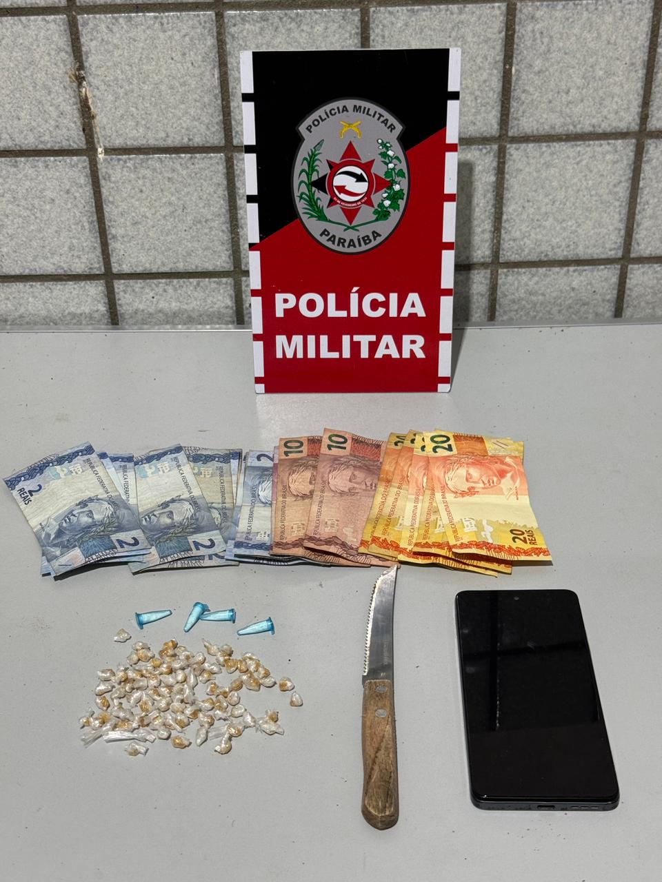 Homem é preso com porções de crack e cocaína em Alagoa Grande