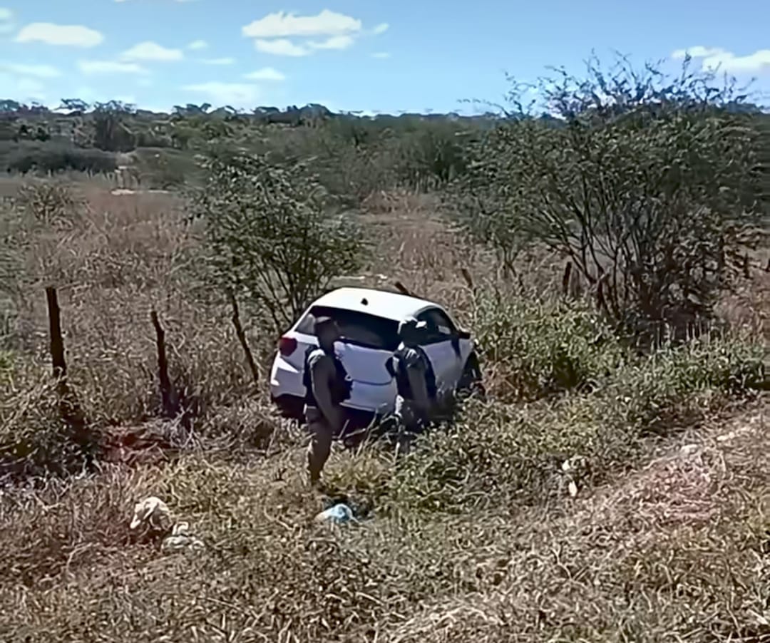 Motorista se envolve em acidente após ser alvo de tentativa de assassinato em Brejo dos Santos/PB Motorista se envolve em acidente após ser alvo de tentativa de assassinato em Brejo dos Santos/PB