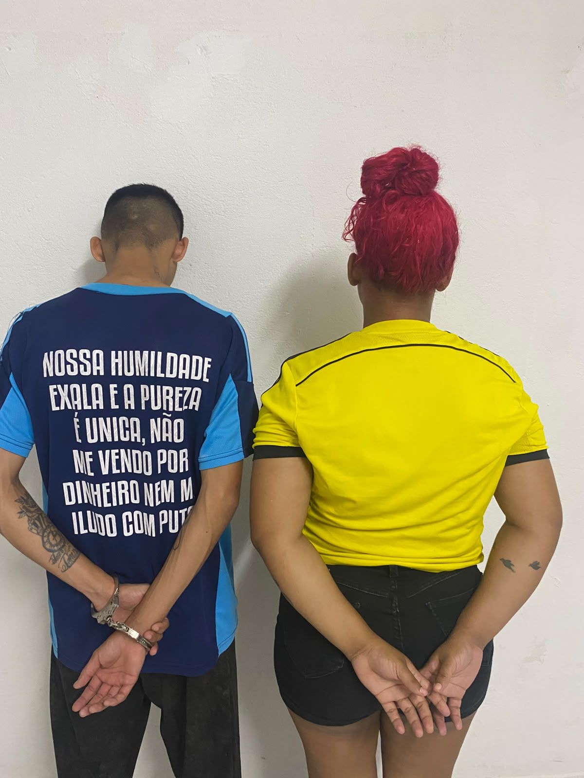 Polícia desarticula ponto de tráfico e prende casal em residência de Queimadas