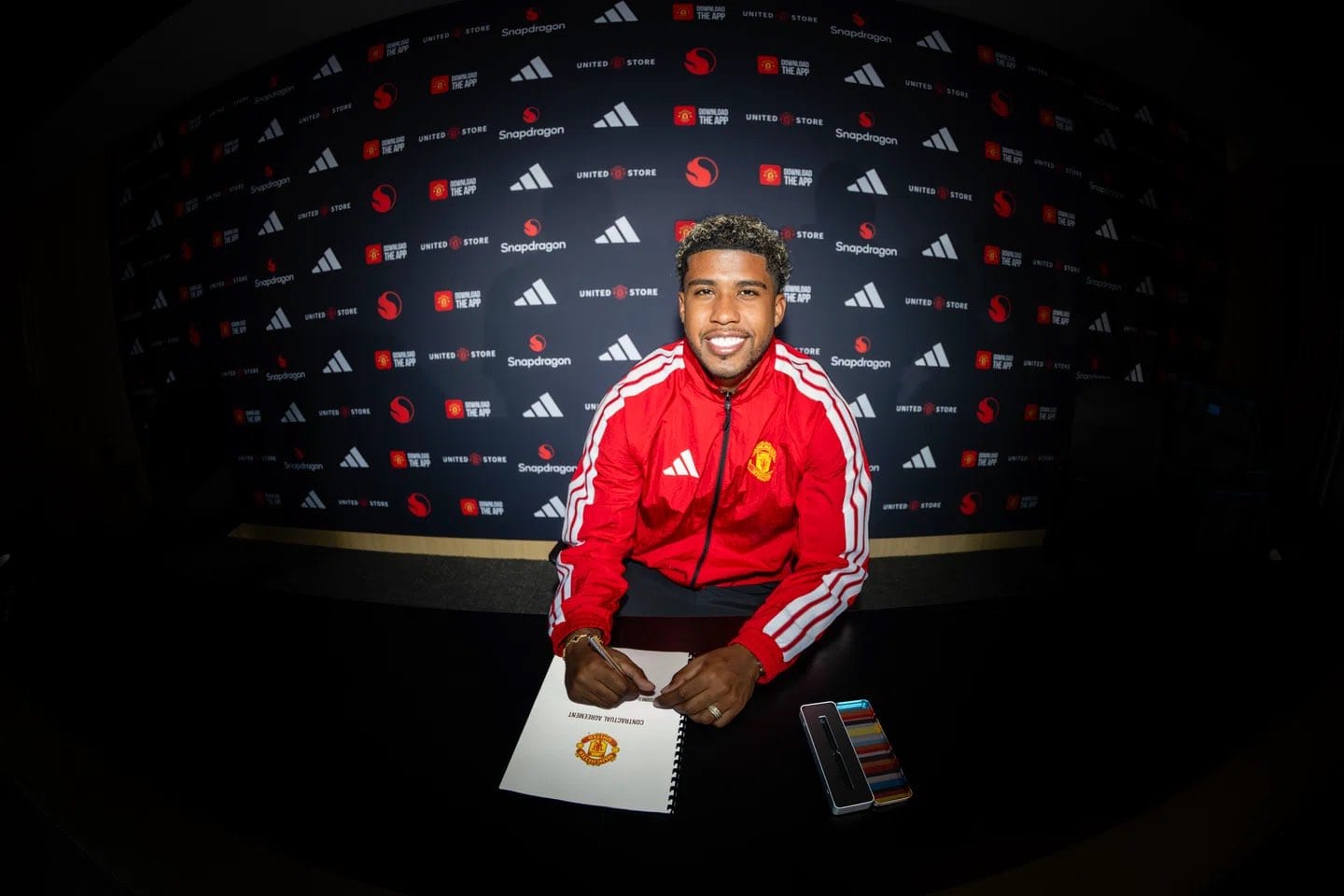 Venda de Andrey Santos ao Manchester United rende R$ 8,2 milhões ao Vasco Venda de Andrey Santos ao Manchester United rende R$ 8,2 milhões ao Vasco