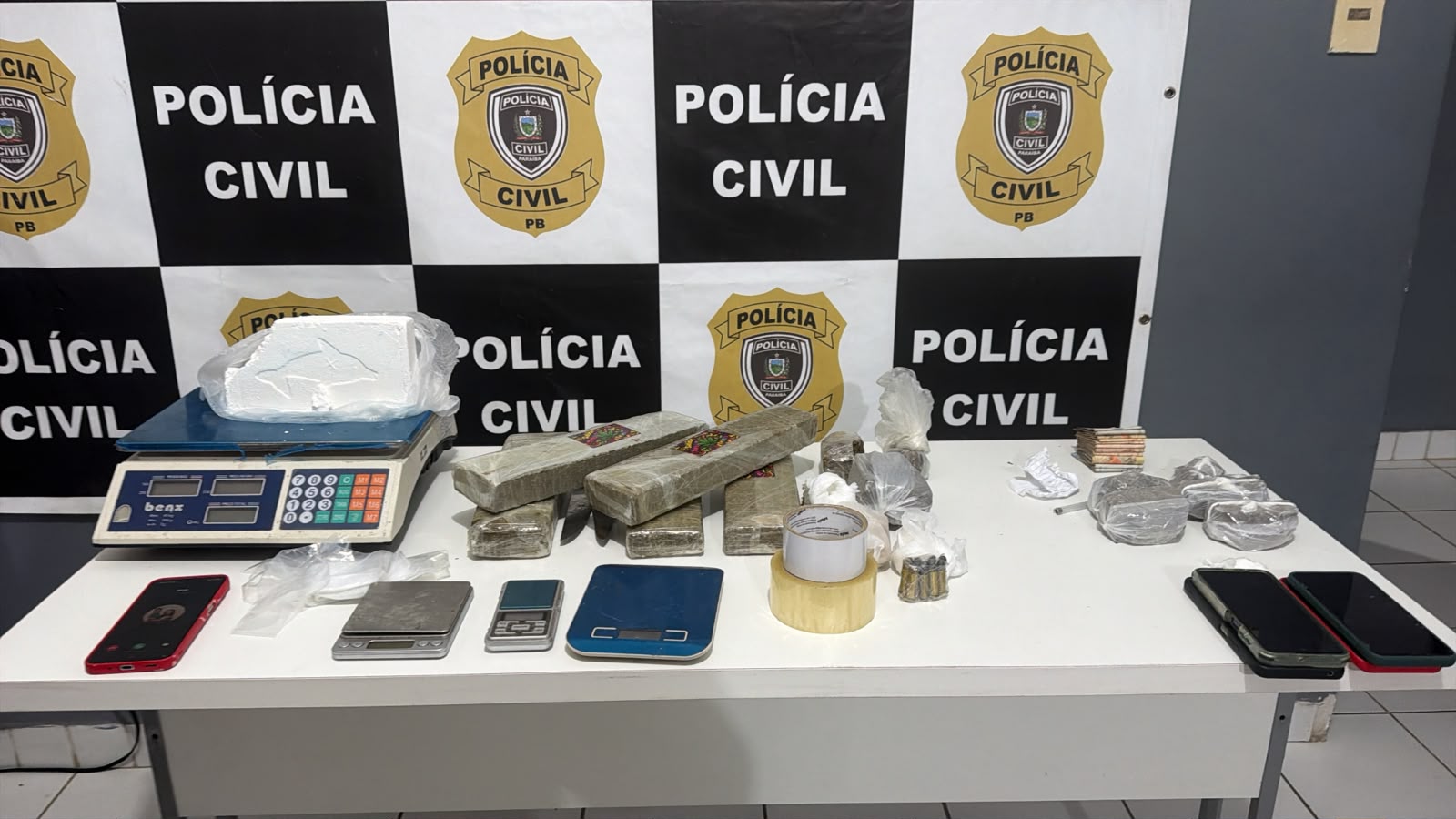 Polícia prende casal por tráfico em Solânea; suspeitos estavam com mais de 5 kg de drogas Polícia prende casal por tráfico em Solânea; suspeitos estavam com mais de 5 kg de drogas