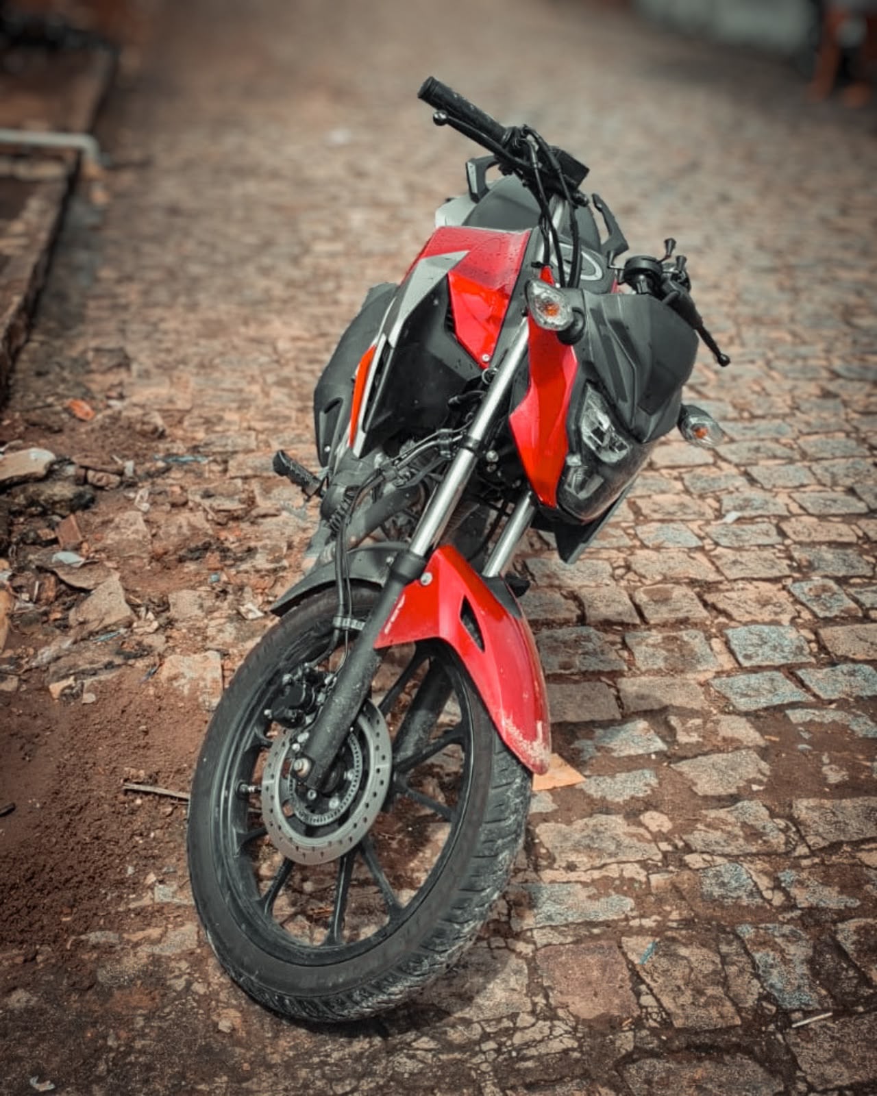 PM flagra motociclista sem CNH e sem capacete durante operação em Duas Estradas/PB