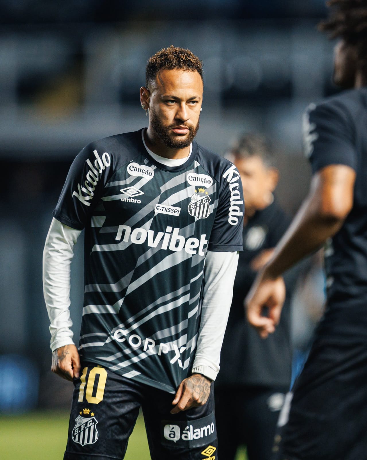 Clima interno no Santos é marcado por desconforto envolvendo Neymar Clima interno no Santos é marcado por desconforto envolvendo Neymar