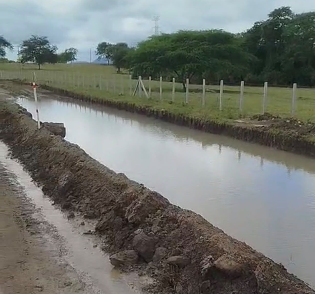 Morador do Distrito de Galante denuncia vazamento: “Estamos perdendo água”
