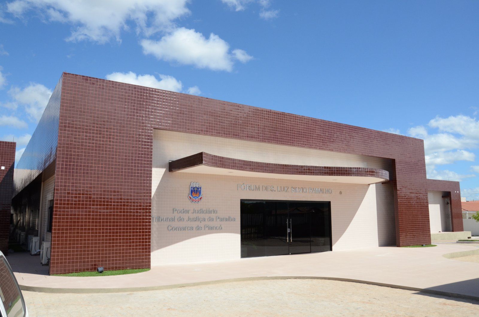 Homem é condenado a mais de 30 anos por matar esposa na frente do filho na PB