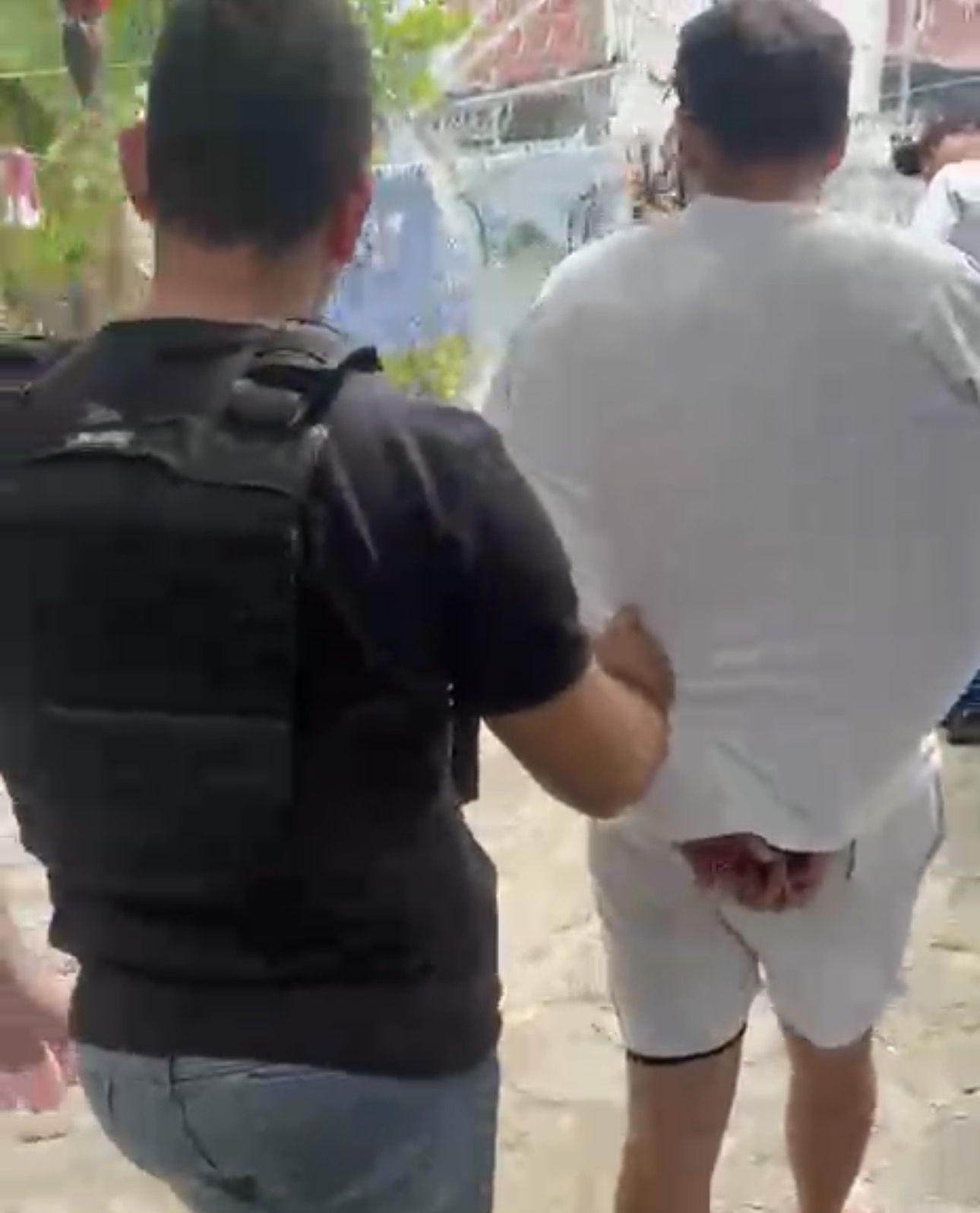 Homem Ă© preso suspeito de adulterar carros e simular roubos para aplicar golpe. Homem Ă© preso suspeito de adulterar carros e simular roubos para aplicar golpe.