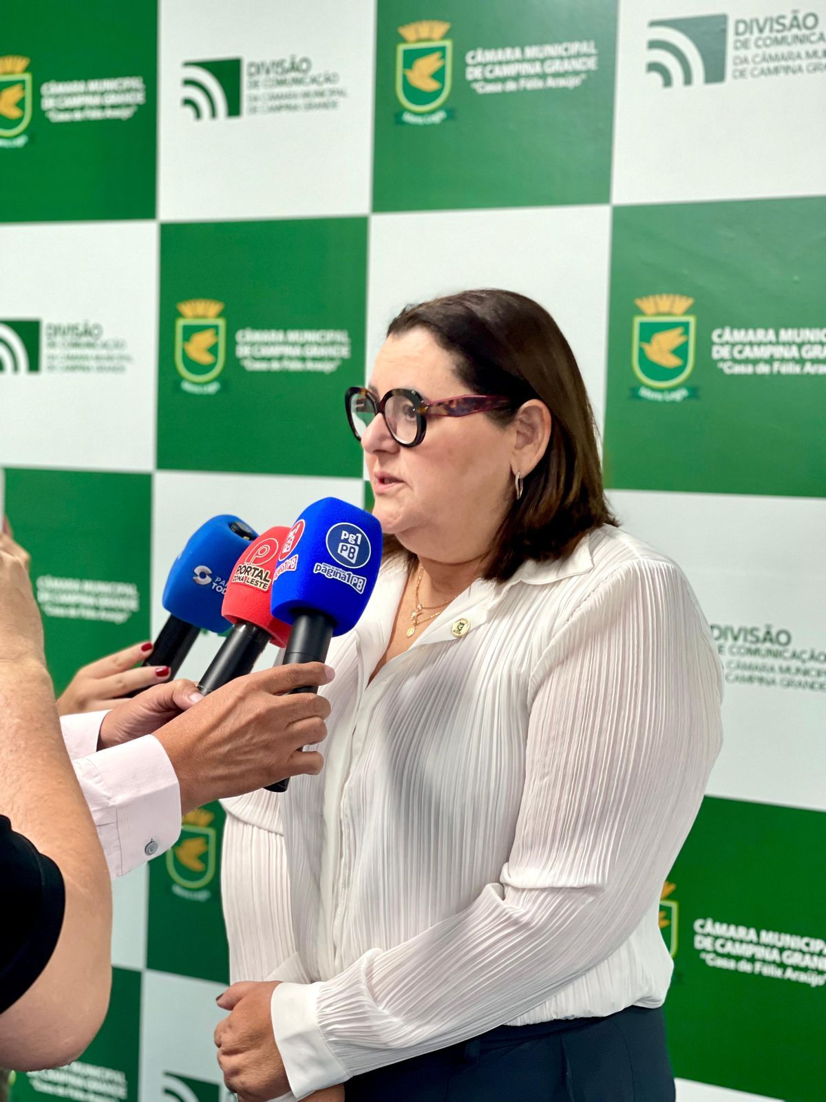 ” Não interessa mais a Adriano Galdino a vaga de vice ” afirma Valéria Aragão
