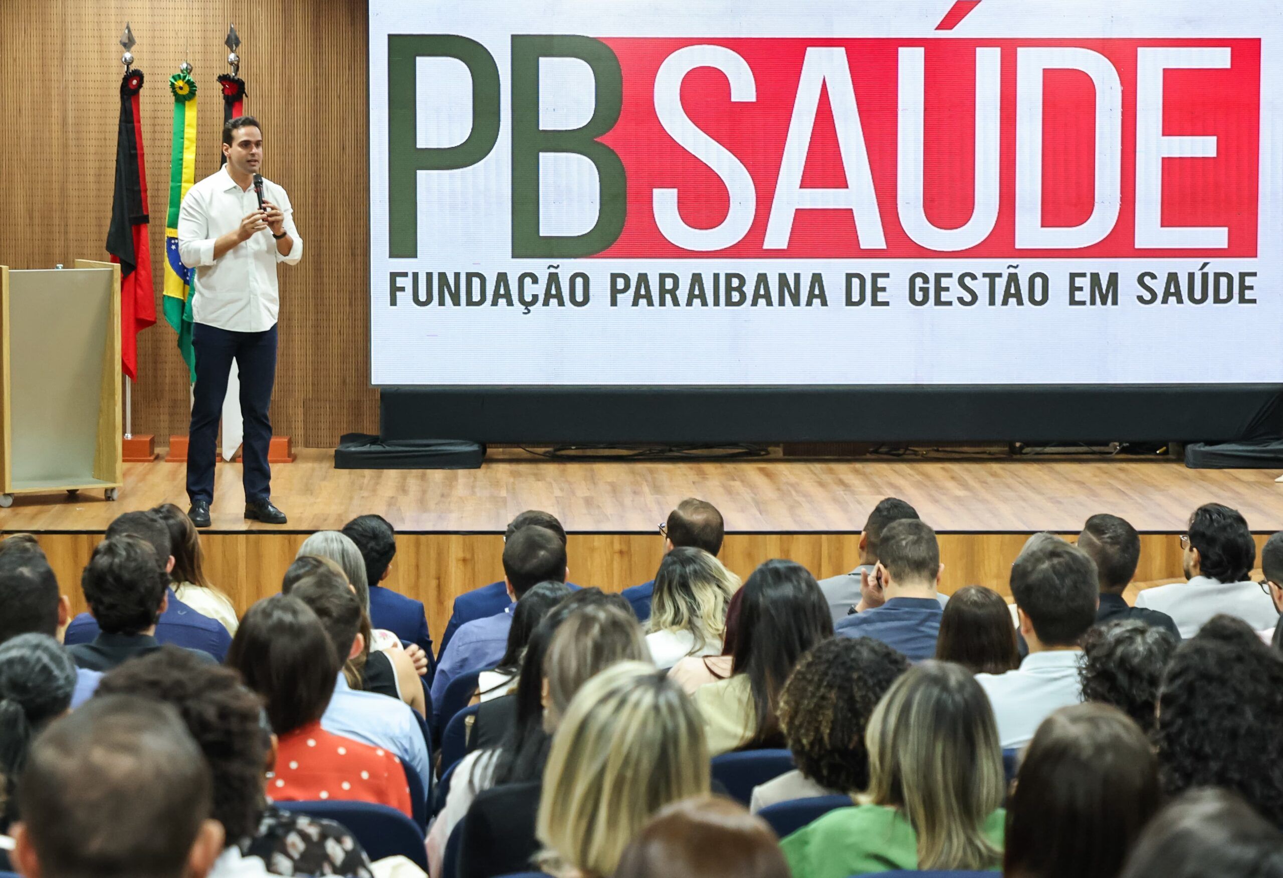 Lucas Ribeiro recebe novos servidores e reforça expansão da saúde na Paraíba Lucas Ribeiro recebe novos servidores e reforça expansão da saúde na Paraíba
