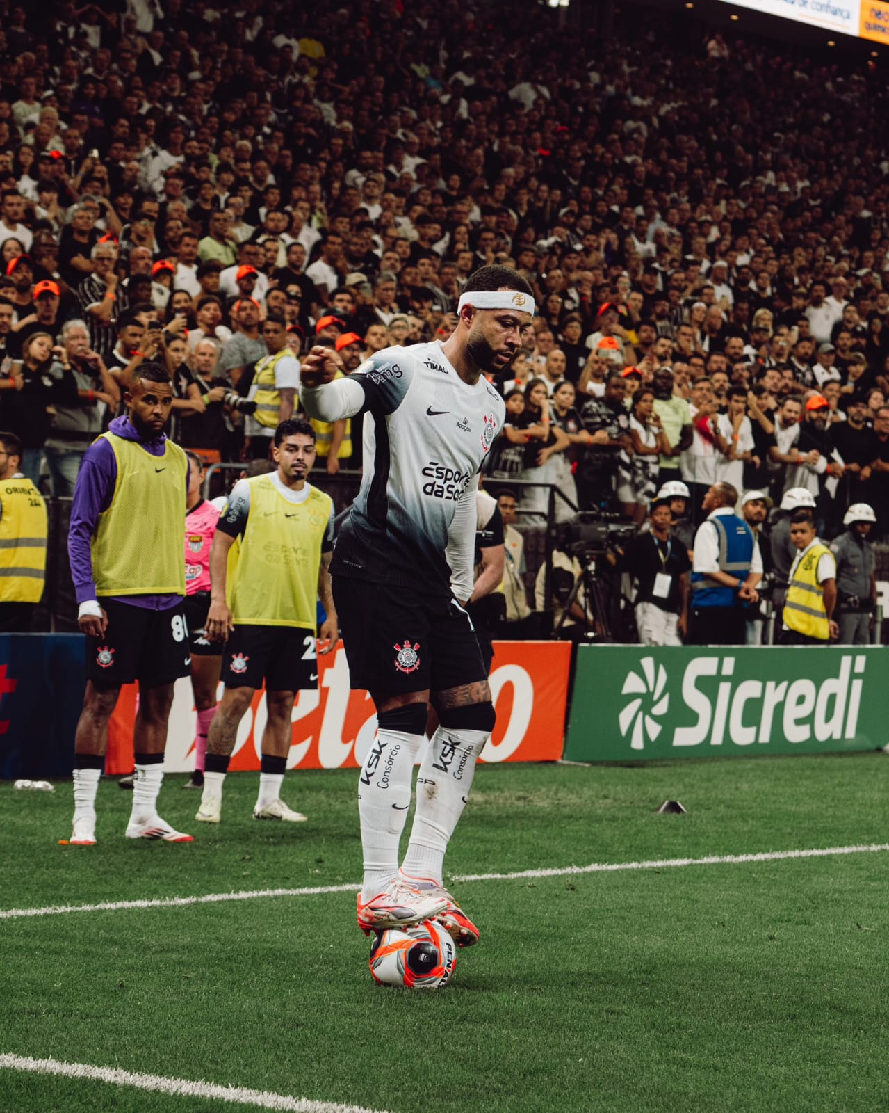 Corinthians pode ter dívida de até R$ 103 milhões com o meia Memphis Depay