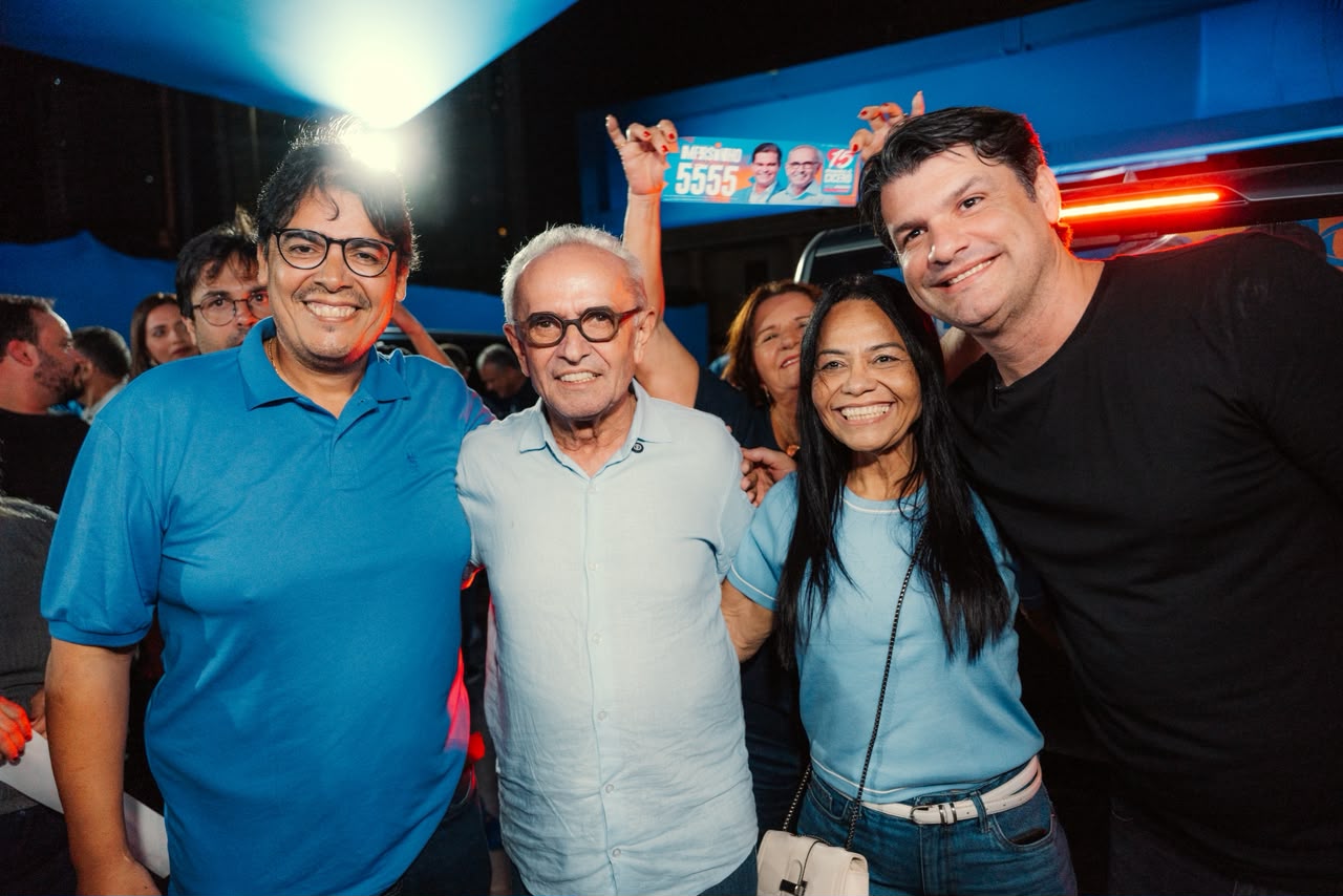 Cícero Lucena inicia campanha com adesivagem em João Pessoa