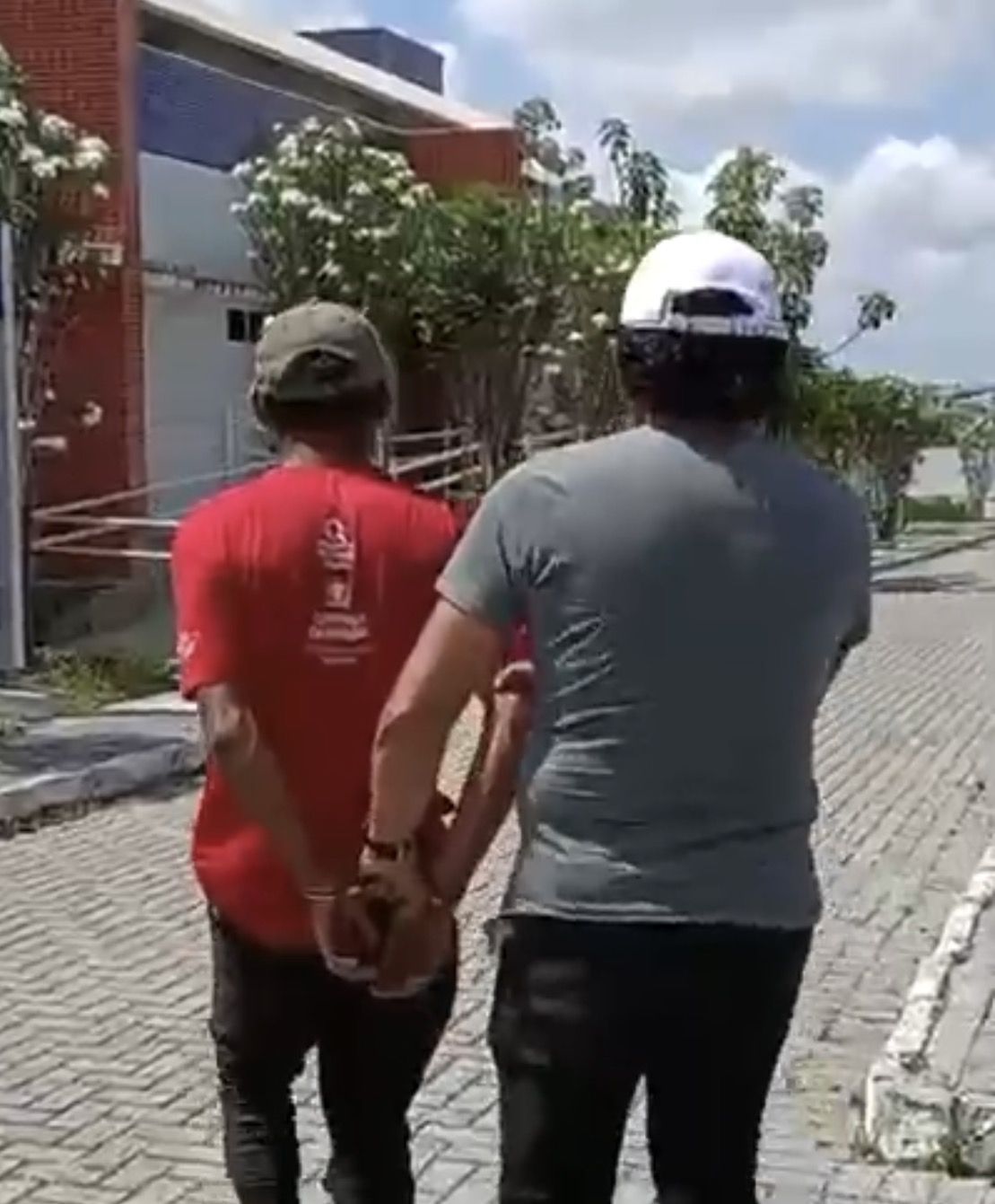 Homem de 40 anos é preso em Campina Grande por mandados de tráfico e violência doméstica