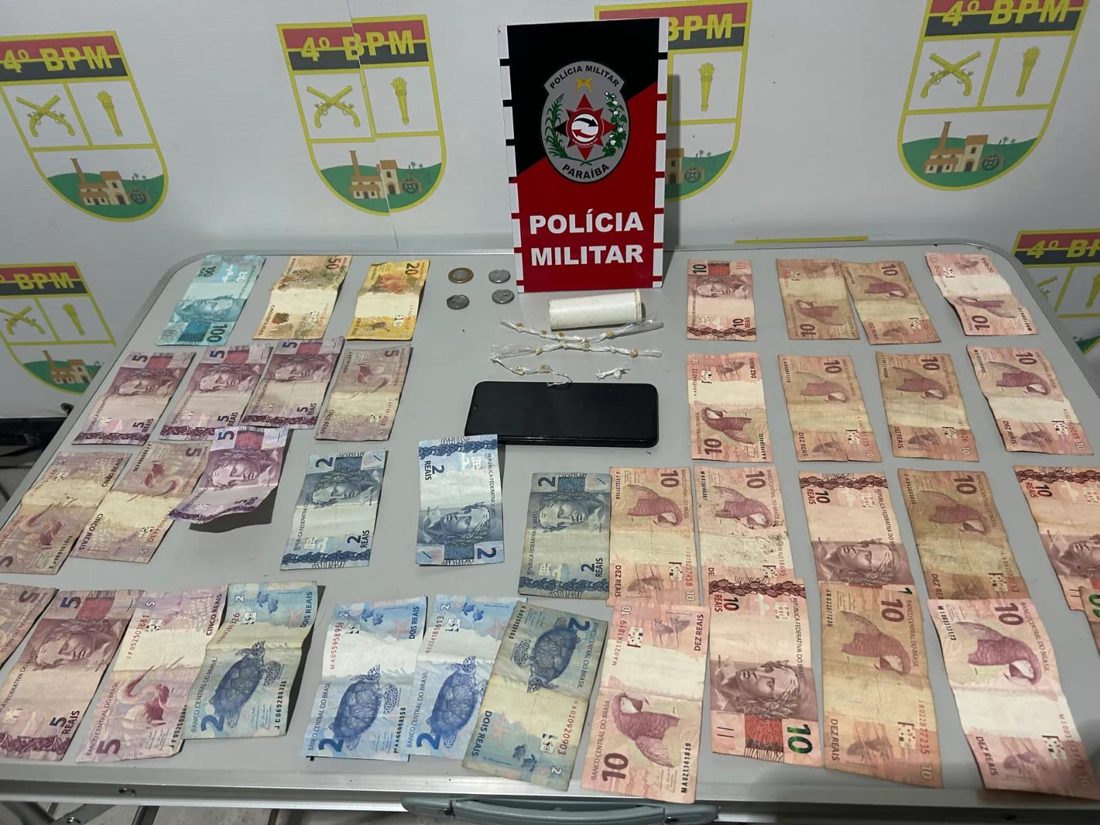 Polícia Militar apreende 14 pedras de crack, dinheiro e prende três suspeitos em Cuitegi/PB