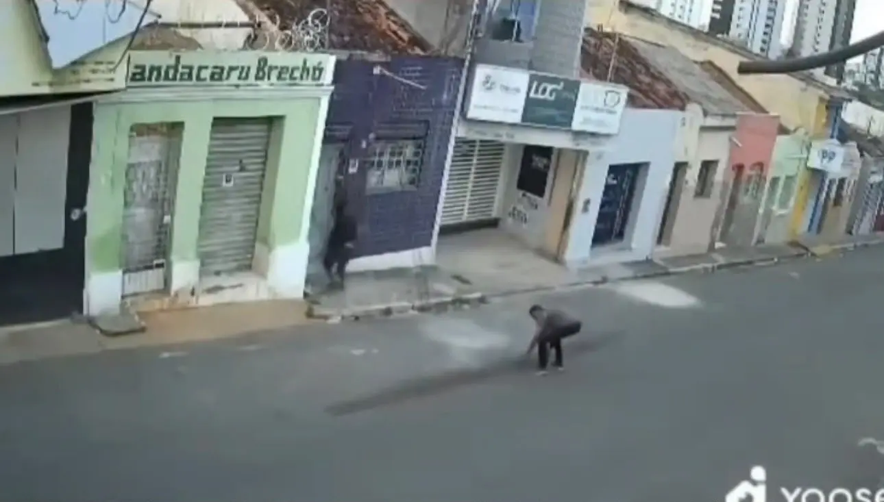 Dupla é flagrada furtando materiais de obra no Centro de Campina Grande