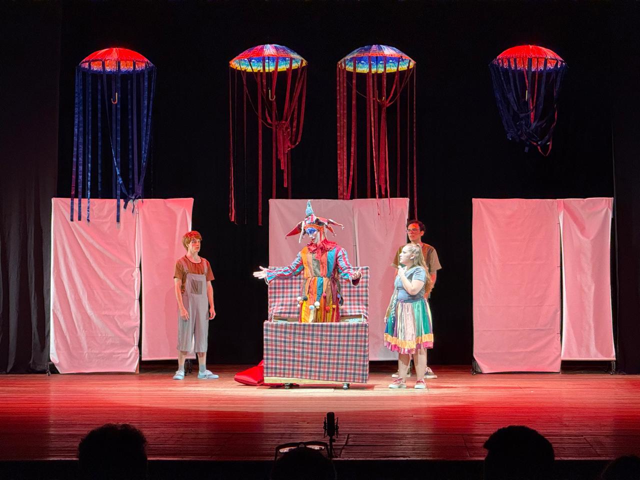 Espetáculo “O País Que Era Azul” leva teatro para crianças da Rede Municipal de Campina Grande-PB Espetáculo “O País Que Era Azul” leva teatro para crianças da Rede Municipal de Campina Grande-PB