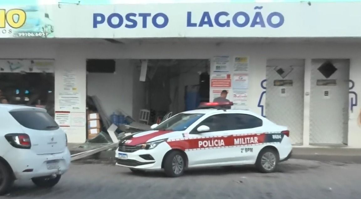 Criminosos explodem cofre de posto e fazem frentistas reféns em Campina Grande/PB
