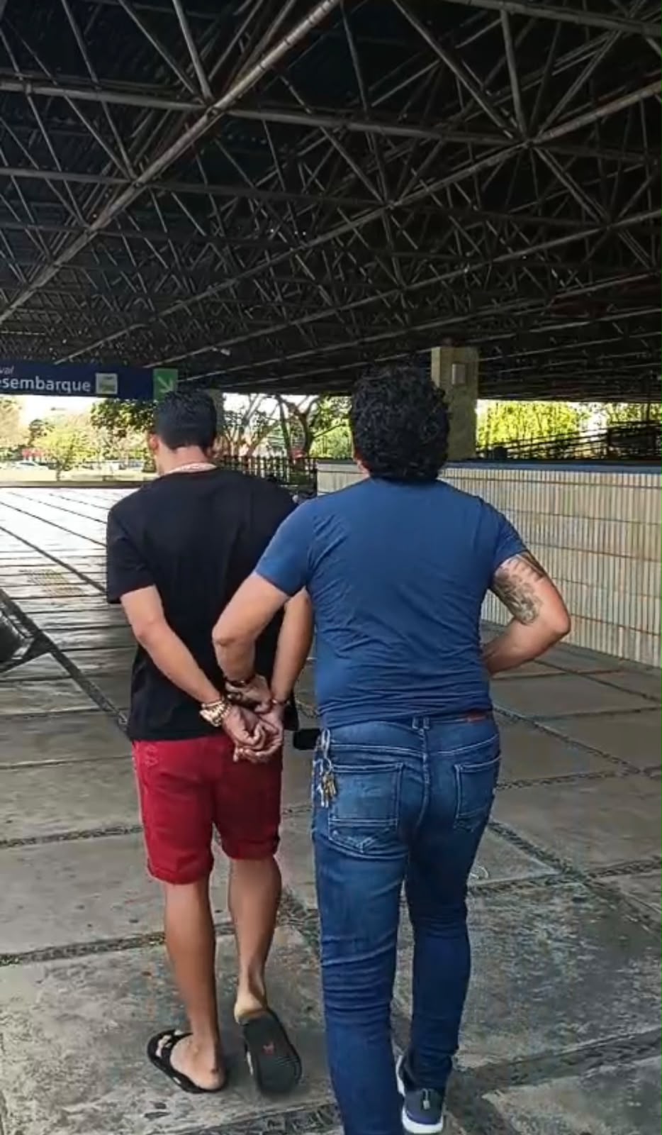 Homem investigado por homicídio em PE é preso em Campina Grande Homem investigado por homicídio em PE é preso em Campina Grande